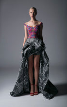 EMBROIDERED TOP & HEM