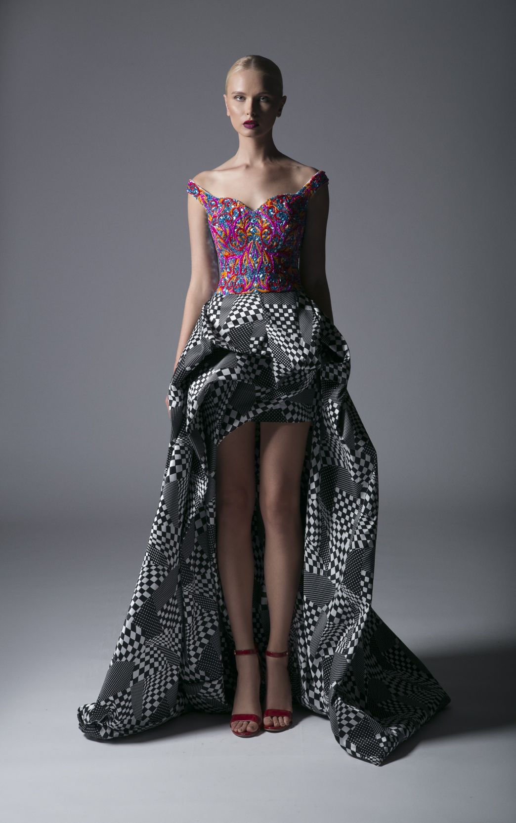 EMBROIDERED TOP & HEM