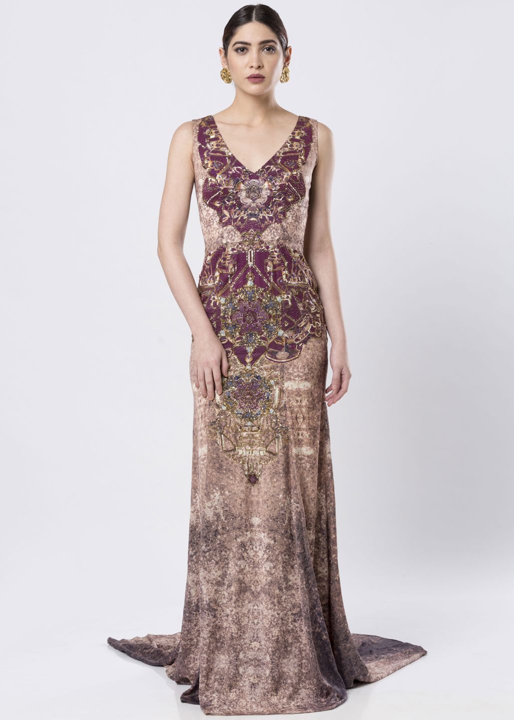 GOWN WITH A TRAIL