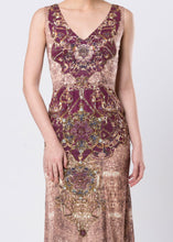 GOWN WITH A TRAIL