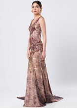GOWN WITH A TRAIL