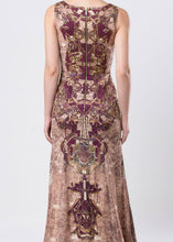 GOWN WITH A TRAIL