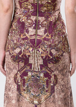 GOWN WITH A TRAIL