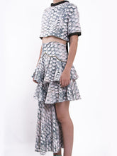 T-Shirt & Asymmetric Trousers.