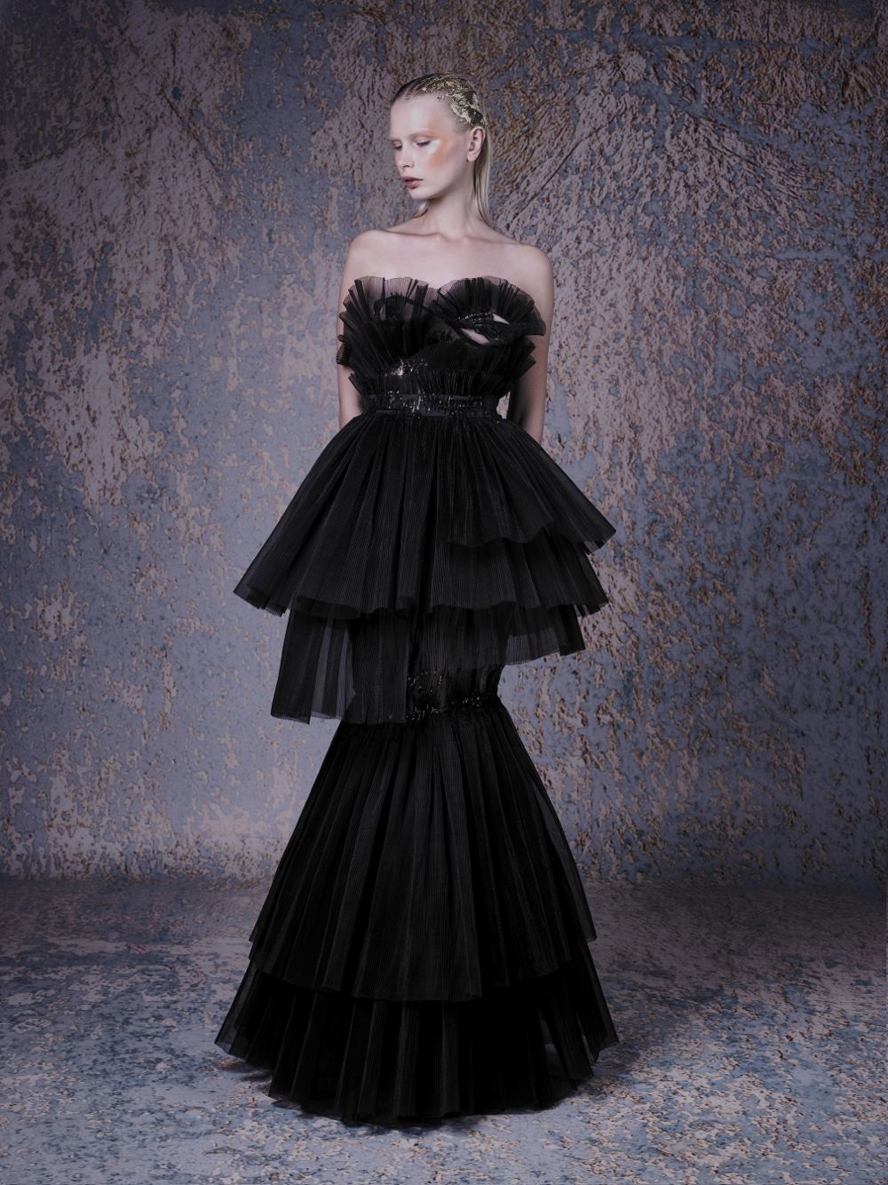 STRUCTURED BLACK DRESS