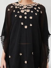 Pleated Poncho with Flowers
